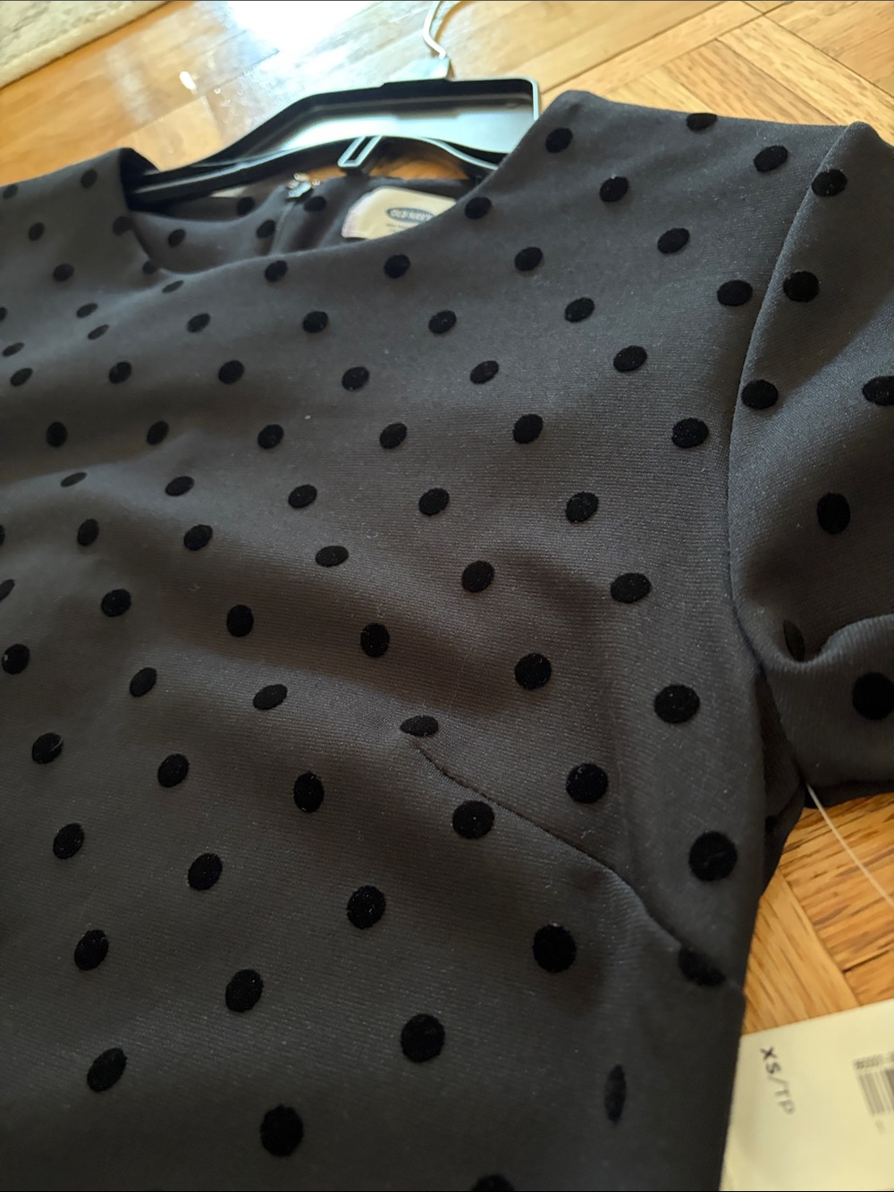 NWT Black Bell-Sleeve Shift Dress - Textured Polka Dot - Old Navy Womens Size XS - Picture 9 of 10